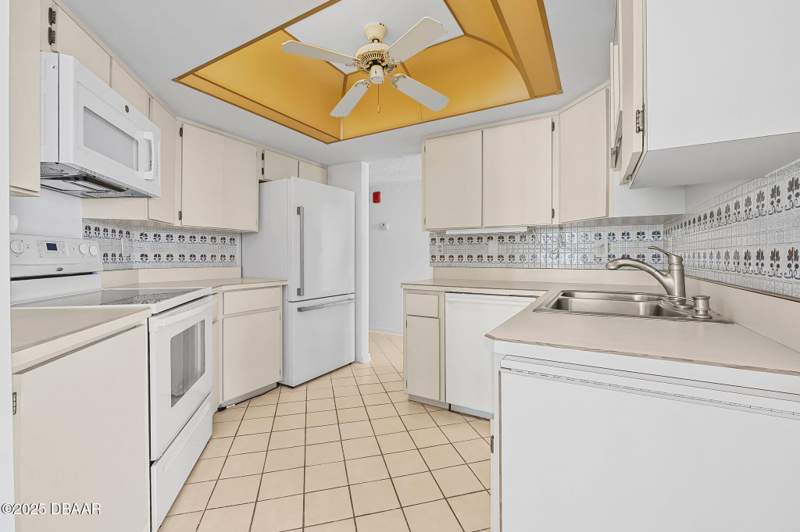 2 bedroom Condominium at 1 NW Oceans West Blvd Boulevard #8A2, Oceans West, Daytona Beach Shores — photo 5