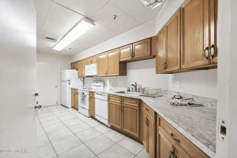 1 NW Oceans West Blvd Boulevard #8A2, Daytona Beach Shores FL - photo 23 of 59
