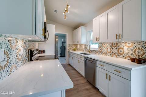 2911 Vista Palm Drive, Edgewater FL - photo 7 of 47