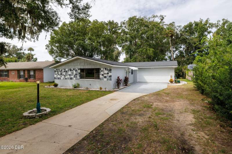 3 bedroom Single Family Residence at 624 Dixie Lane, Ganymede, South Daytona — photo 2