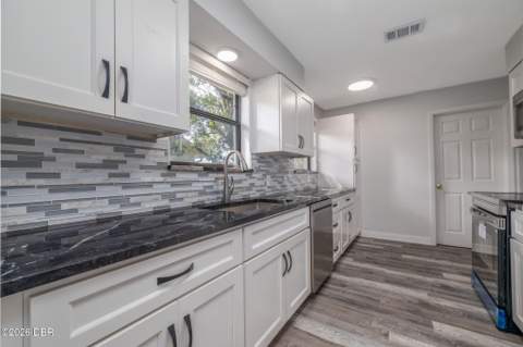624 Dixie Lane, South Daytona FL - photo 9 of 23