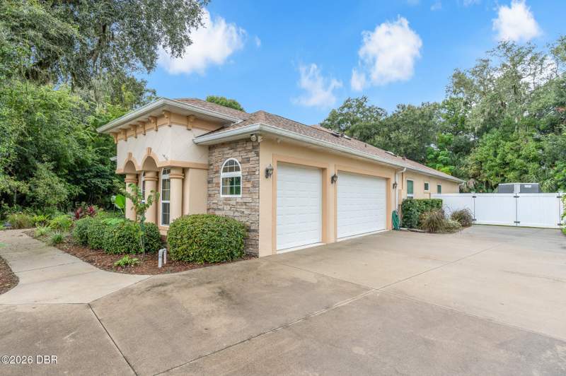 4 bedroom Single Family Residence at 3384 Country Manor Drive, Hammock Lake Estates, South Daytona — photo 3
