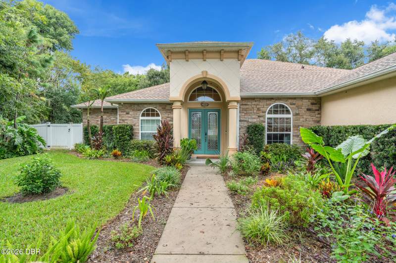4 bedroom Single Family Residence at 3384 Country Manor Drive, Hammock Lake Estates, South Daytona — photo 2