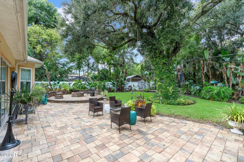 4 bedroom Single Family Residence at 3384 Country Manor Drive, Hammock Lake Estates, South Daytona — photo 5