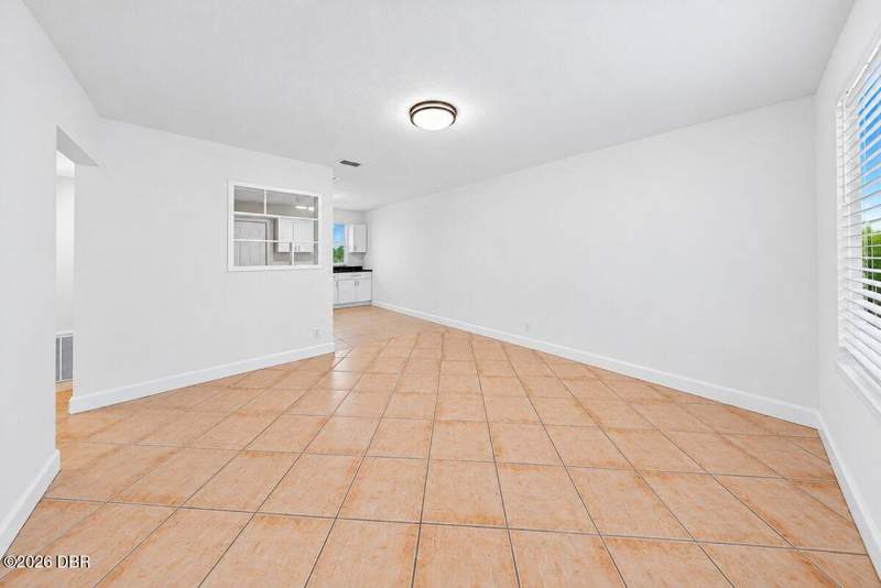 3 bedroom Single Family Residence at 636 S Seneca Boulevard, Tuscawilla Highlands, Daytona Beach — photo 4