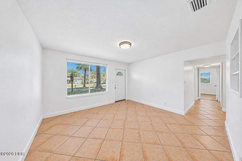 3 bedroom Single Family Residence at 636 S Seneca Boulevard, Tuscawilla Highlands, Daytona Beach — photo 5