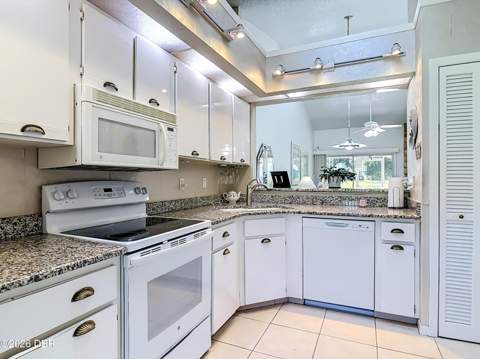 932 Meadow View Drive #C, Port Orange FL - photo 17 of 72