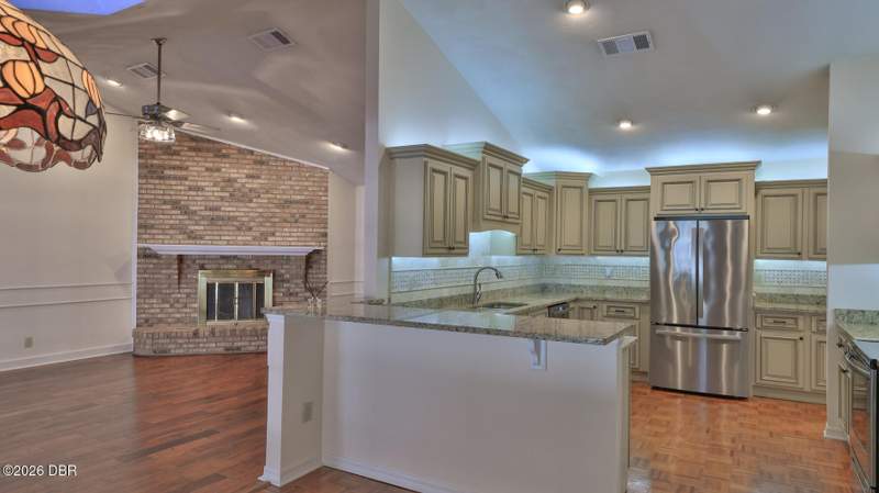 4 bedroom Single Family Residence at 1817 Spruce Creek Boulevard, Spruce Creek Fly In, Port Orange — photo 2