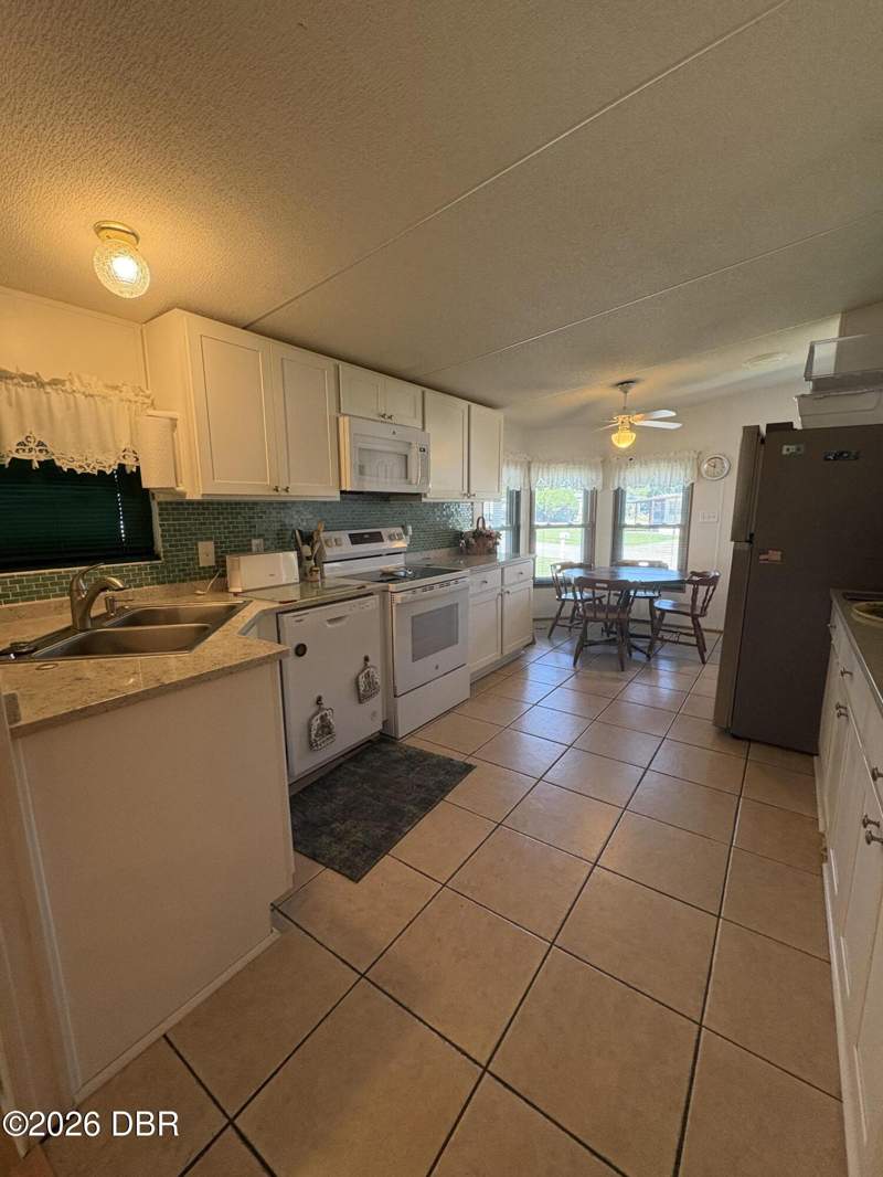 3 bedroom Manufactured Home at 38 Elda Lane, Southern Pines, Port Orange — photo 5