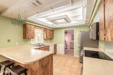 2526 Royal Palm Drive, Edgewater FL - photo 10 of 37