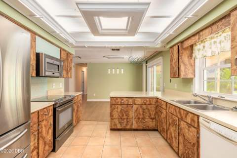 2526 Royal Palm Drive, Edgewater FL - photo 12 of 37