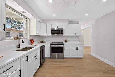201 Melrose Avenue, Ormond Beach FL - photo 10 of 55