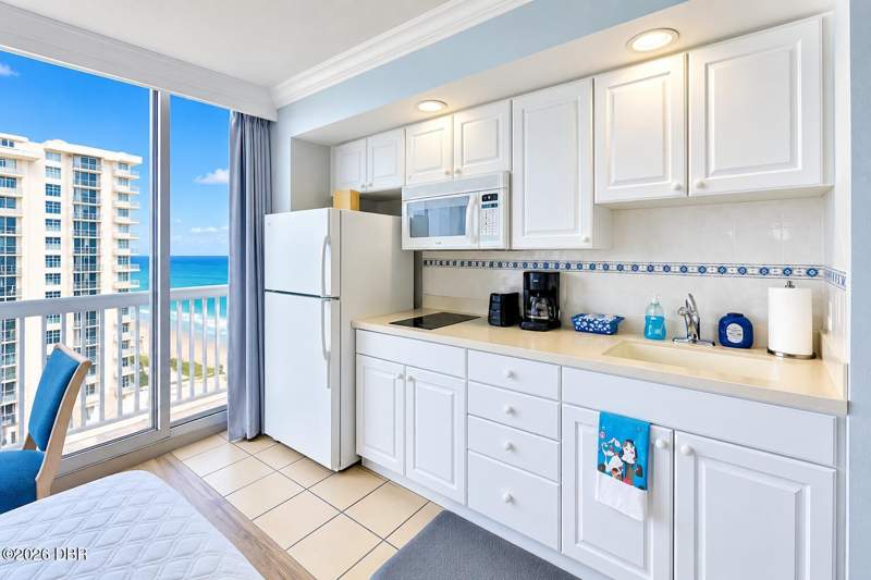 0 bedroom Condotel at 2700 N Atlantic Avenue #1014, Daytona Beach Resort And Conference Center, Daytona Beach — photo 5