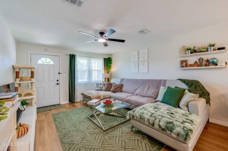 3 bedroom Single Family Residence at 1509 Derbyshire Road, Highland Park, Daytona Beach — photo 4