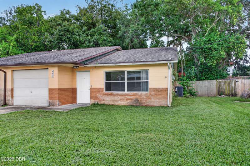 2 bedroom Townhouse at 907 Boulder Drive, Big Tree Village, South Daytona — photo 2