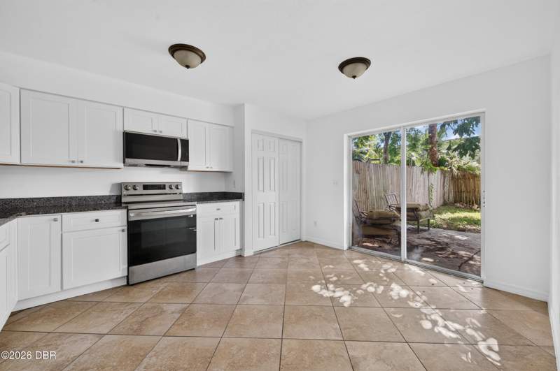 2 bedroom Townhouse at 927 Boulder Drive, Big Tree Village, South Daytona — photo 5