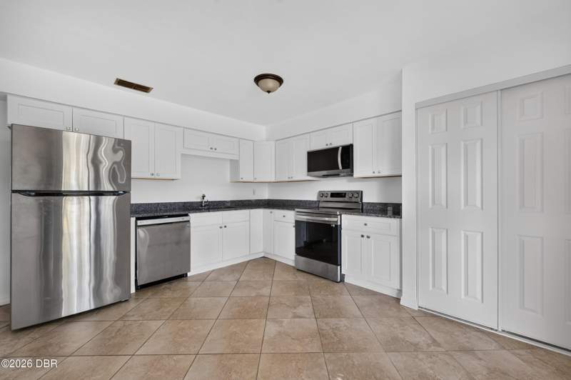 2 bedroom Townhouse at 927 Boulder Drive, Big Tree Village, South Daytona — photo 4