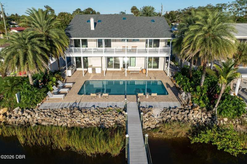 4 bedroom Single Family Residence at 1672 John Anderson Drive, O Byrnes Add Halifax Shores In Oakdale Park, Ormond Beach — photo 5