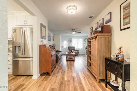 1250 Peachtree Road, Daytona Beach FL - photo 9 of 31
