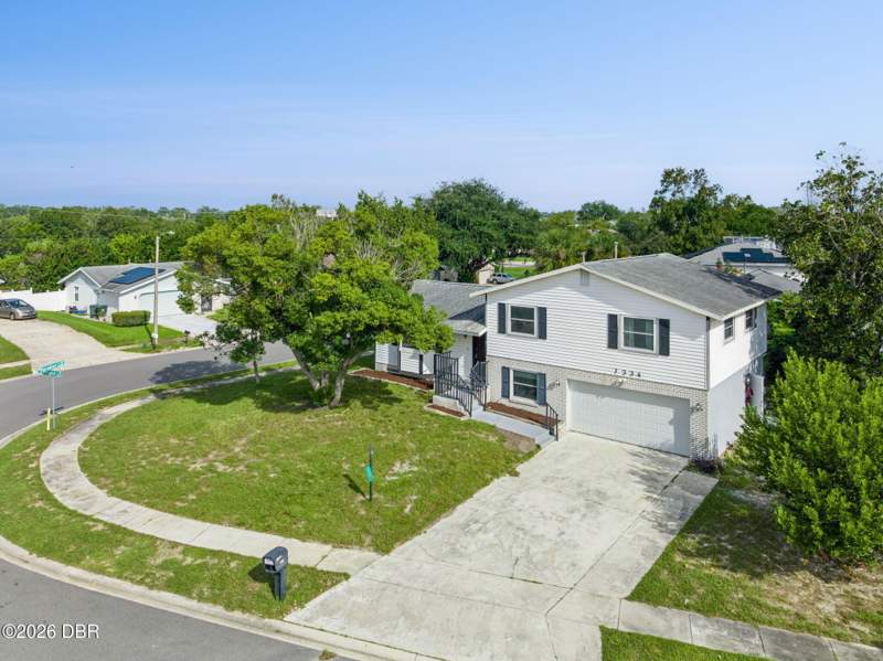 3 bedroom Single Family Residence at 1334 S Paradise Lane, Shangri La, Daytona Beach — photo 2