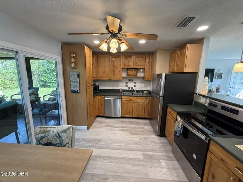 2 bedroom Single Family Residence at 469 Wiltshire Boulevard, Cambridge Villas, Port Orange — photo 2