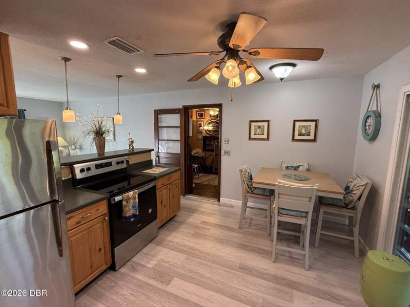 2 bedroom Single Family Residence at 469 Wiltshire Boulevard, Cambridge Villas, Port Orange — photo 4