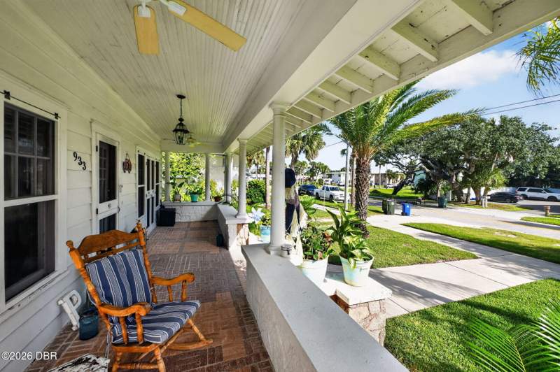7 bedroom Single Family Residence at 933 N Oleander Avenue, Daytona Beach, Daytona Beach — photo 3