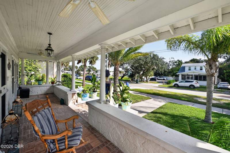 7 bedroom Single Family Residence at 933 N Oleander Avenue, Daytona Beach, Daytona Beach — photo 4