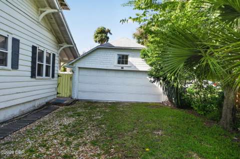 933 N Oleander Avenue, Daytona Beach FL - photo 13 of 95