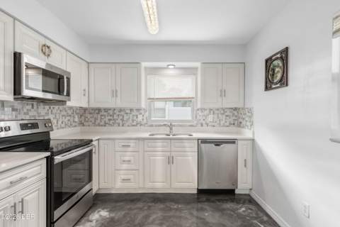 13 Belleaire Drive, Palm Coast FL - photo 10 of 48