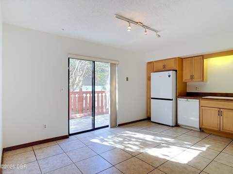 2066 Oak Meadow Circle, South Daytona FL - photo 10 of 35
