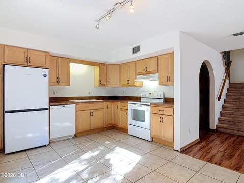 2066 Oak Meadow Circle, South Daytona FL - photo 14 of 35