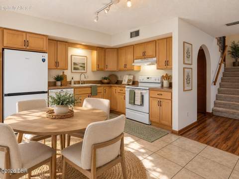 2066 Oak Meadow Circle, South Daytona FL - photo 13 of 35