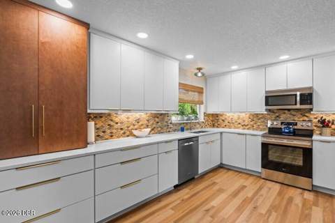 83 S Capri Drive, Ormond Beach FL - photo 11 of 35