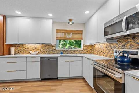 83 S Capri Drive, Ormond Beach FL - photo 12 of 35
