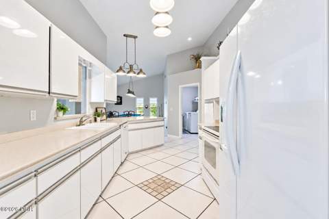 2504 Glenwood Drive, Edgewater FL - photo 17 of 48