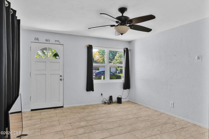 2 bedroom Single Family Residence at 122 Palm Drive, Mason Park Homes, Daytona Beach — photo 4
