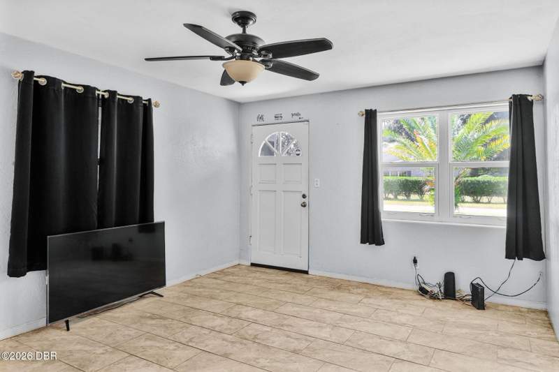 2 bedroom Single Family Residence at 122 Palm Drive, Mason Park Homes, Daytona Beach — photo 5