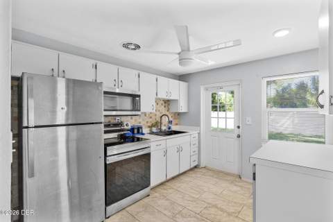 122 Palm Drive, Daytona Beach FL - photo 7 of 29