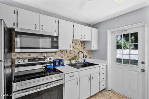 122 Palm Drive, Daytona Beach FL - photo 9 of 29