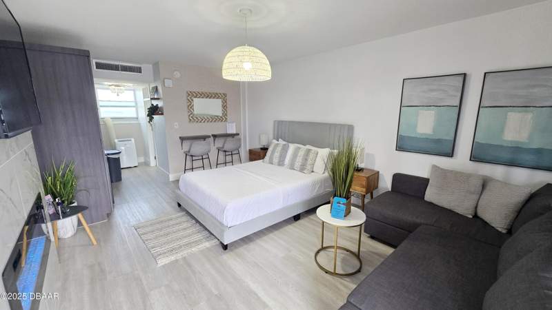 0 bedroom Condotel at 219 S Atlantic Avenue #207, Daytona Inn Beach Resort Condo, Daytona Beach — photo 2
