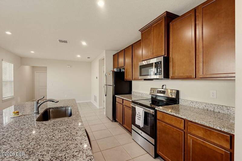 3 bedroom Single Family Residence at 5142 Grand Teton Court, Lakewood Park, DeLand — photo 5