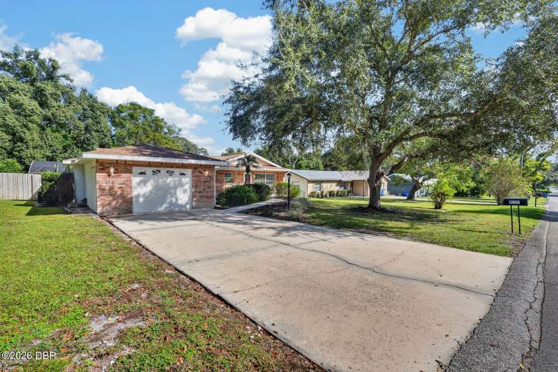 3 bedroom Single Family Residence at 735 Overhill Road, DeLand, DeLand — photo 2