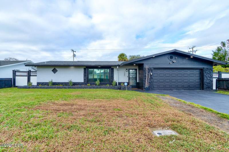 3 bedroom Single Family Residence at 1300 Peachtree Road, Fairway Estates, Daytona Beach — photo 3