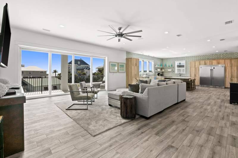 6 bedroom Detached Single Family at 111 E Beach Drive, Gulf Pines 2nd Addn, Miramar Beach — photo 5