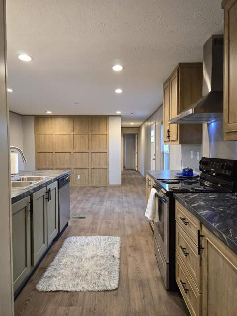 215 E Juniper Avenue, DeFuniak Springs FL - photo 10 of 30