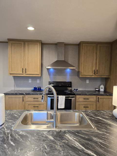 215 E Juniper Avenue, DeFuniak Springs FL - photo 6 of 30