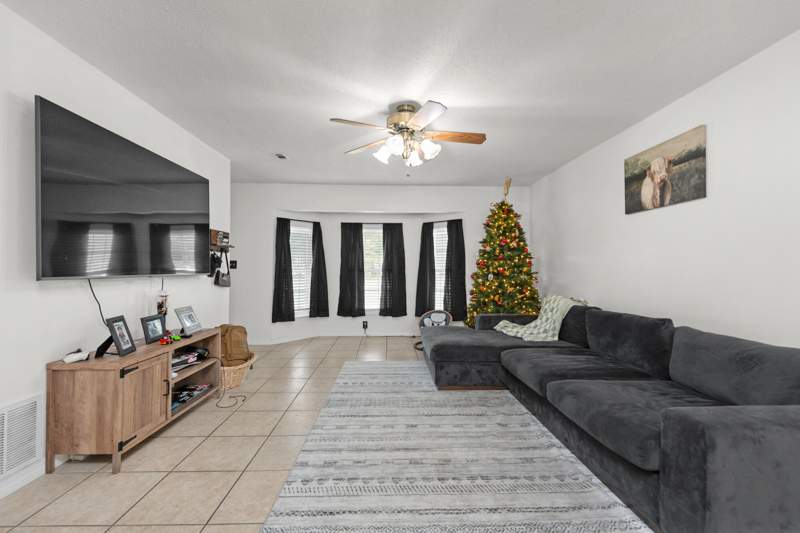 3 bedroom Detached Single Family at 400 Brown Place, Shoal Wood Est 1st Ph II, Crestview — photo 4