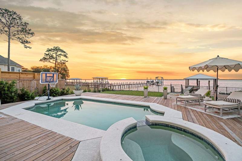 9 bedroom Detached Single Family at 92 Carolyn Lane, Bay Pine Shores, Santa Rosa Beach — photo 2