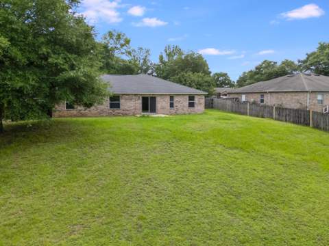 48 S Pleasant Drive, DeFuniak Springs FL - photo 6 of 47